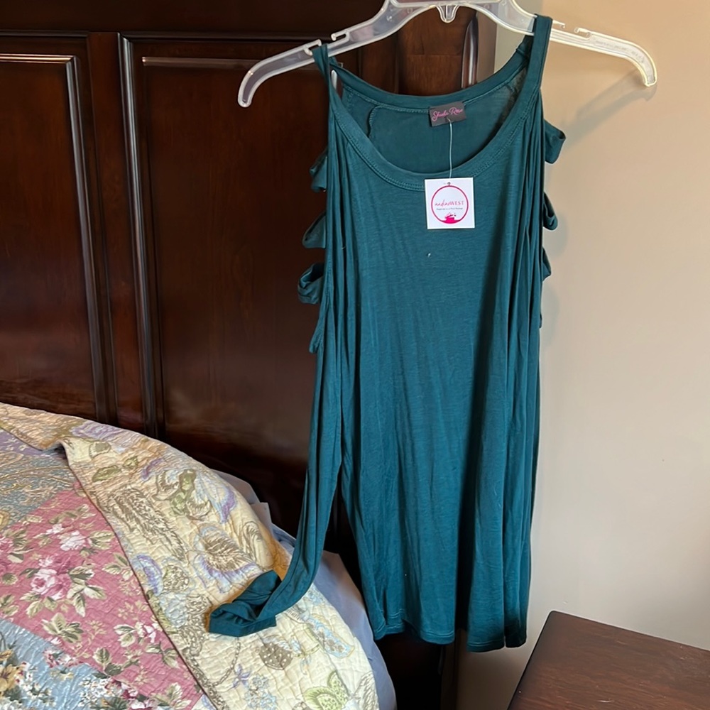Nwt Nadine west long sleeve tshirt with cold shoulder cut out down mid arm